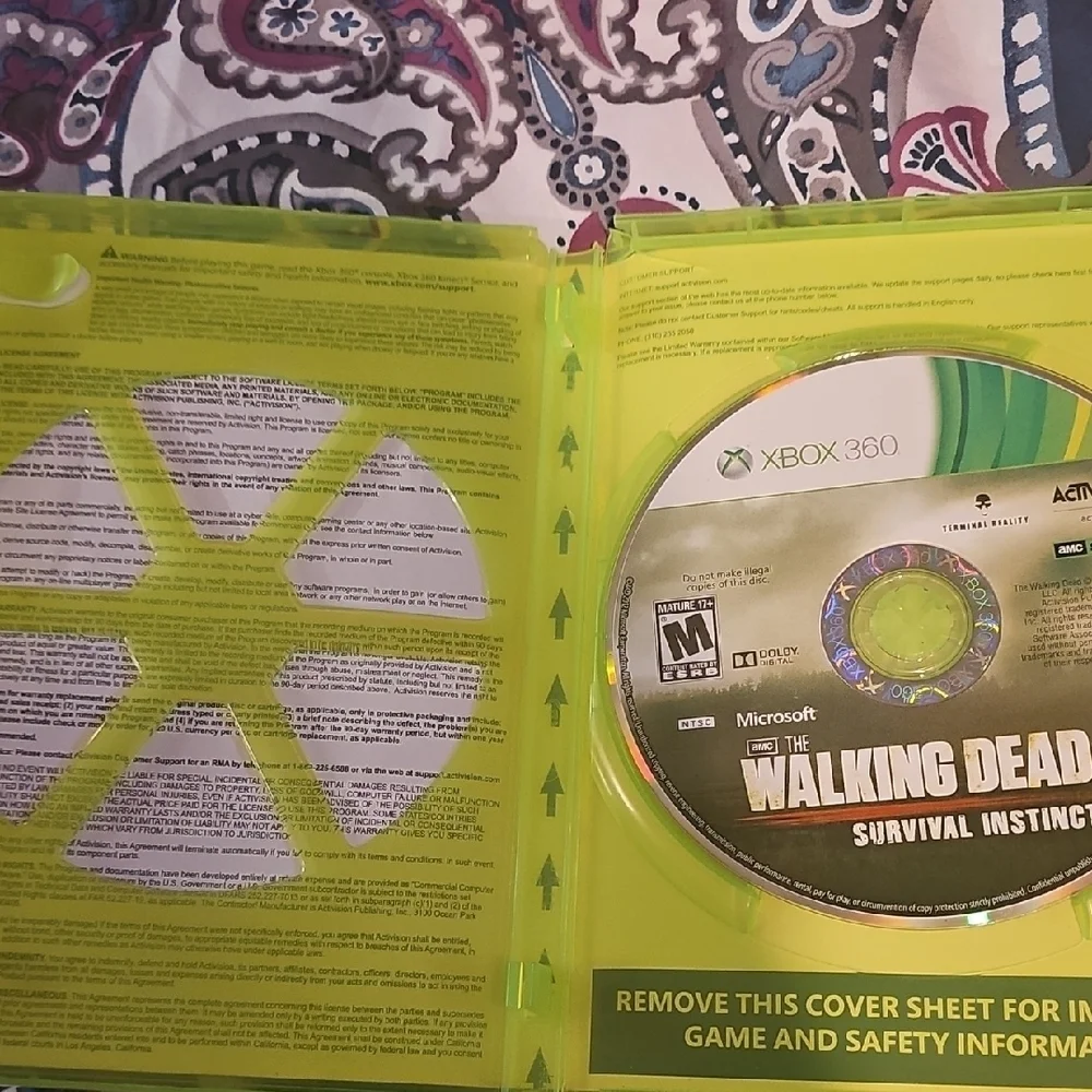 The Walking Dead: Survival Instinct for Xbox 360 - Green Case